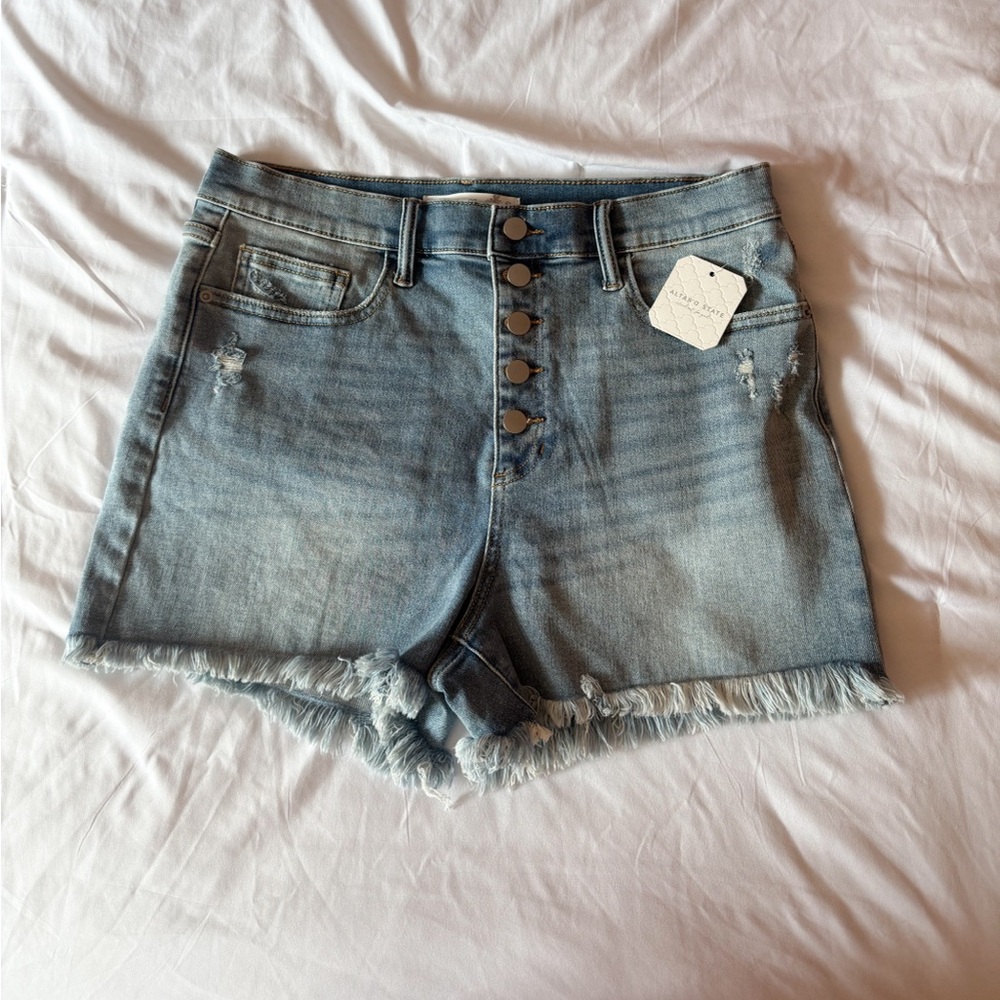 Altar’d State Medium Light Wash High Rise Button Front Jean Shorts Size XL